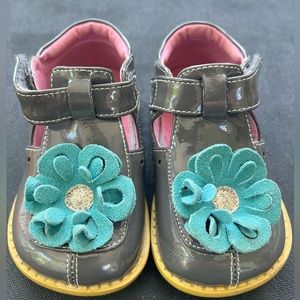Livie & Luca Blossom patent leather t-strap shoes. Toddler size 7. EUC